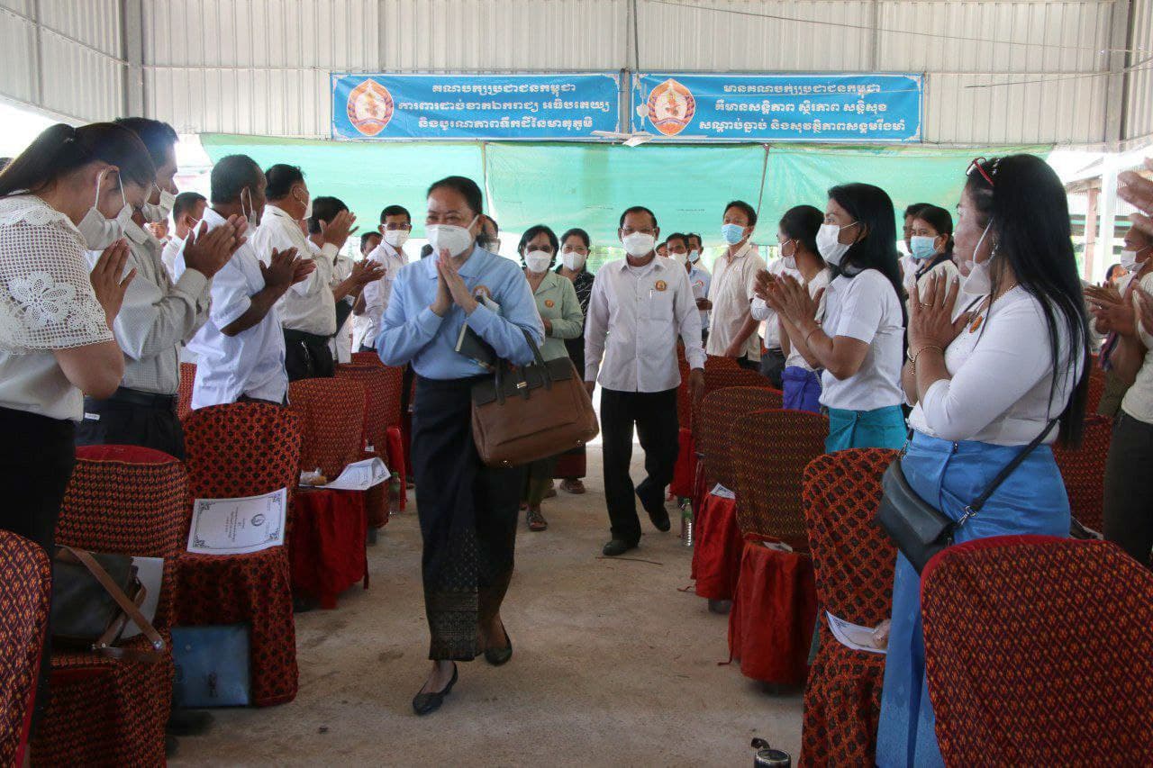 លោក​ជំ​ទាវ​​ លំ​ គ​​ន្ឋា​រី​ ​ជំ​រុញ​​ឱ្យ ​ម​ន្ត្រីគ​ណ​ប​ក្ស ​ខិត​ខំ​ពង្រឹ​ង​ចា​​ត់តាំ​ង​ ​ដ​ល់​ថ្នា​ក់​មូ​ល​ដ្ឋា​ន​ ​​ដើ​ម្បី​អ​នុ​វត្ត ក​ម្ម​វិ​ធី គោ​​ល​នយោ​​បា​យ រ​ប​ស់​ប​​ក្ស​