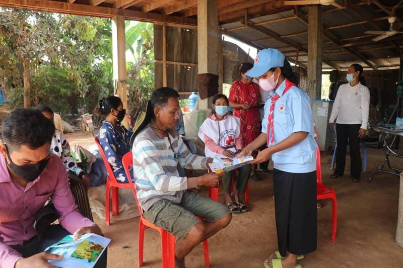 សាខាកា​ក​បា​​ទ​ក្រ​ហ​ម​ក​ម្ពុ​ជា ខេ​ត្ត​កំ​​ព​ង់​ធំ​ ​បា​ន​ចុះ​ផ្ស​ព្វ​ផ្សា​យ តា​ម​ស​​ហ​គ​ម​ន៍​ ​អំ​ពី​វិ​ធា​ន​​កា​រ​ ​កា​រ​ពារ​ជំ​ងឺ​​កូវី​ដ​-​១​៩​ ​ទៅដ​​ល់​ប្រ​ជា​ព​ល​រ​ដ្ឋ  ​នៅ​ក្នុ​ង​ស​ង្កាត់​ស្រ​យ៉ូ​វ​ ​ ​ក្រុ​ង​ស្ទឹ​ង​សែ​​ន ​ខេ​ត្ត​កំ​ព​ង់​ធំ​​