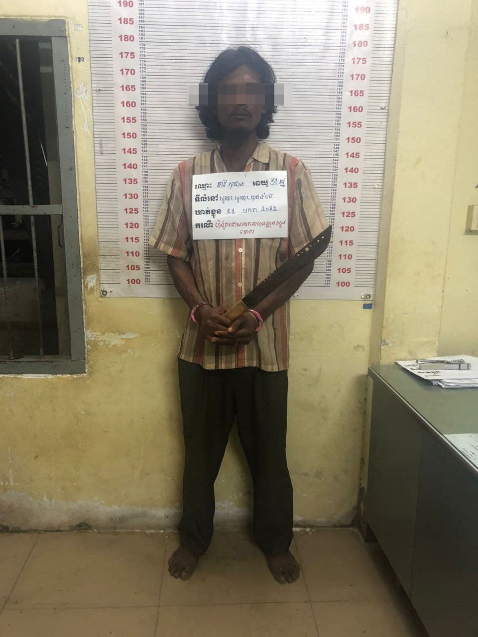 ជនស​ង្ស័​យ​ម្នា​ក់​ ​ប្រើ​កាំបិ​ត​ ​កា​ប់​ជន​រង​គ្រោះ​ម្នា​ក់​ ​រ​បួ​ស​ធ្ងន់​​ ​ត្រូ​វ​បា​ន​​ឃា​ត់​ខ្លួន​​