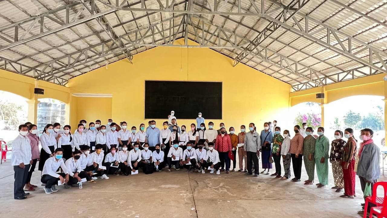 ថ្នាក់​ដឹក​នាំ​ ​គណ​​ប​ក្ស​ប្រ​ជា​ជ​ន​ក​ម្ពុជា​ ​ចុះ​សួ​រ​សុ​ខ​ទុ​ក្ខ​ ​និ​ង​ចែ​ក​អំ​ណោ​យ​ ដ​​ល់​សិ​ស្ស​ប្រ​ឡ​ងជា​ប់ ស​ញ្ញា​​ប​ត្រ​មធ្យ​​ម​សិក្សា​ទុ​តិយ​ភូ​មិ ​នៅ​ក្នុ​ង​ឃុំ​ត្រ​ងិ​ល​ ចំ​​នួ​ន​ ​៣​៥​នា​ក់​​