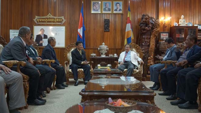ប្រតិ​ភូ​​ ស​​ហ​ព័​ន្ធ​ប្រ​ព័​ន្ធ​ផ្ស​ព្វ​ផ្សា​យ​អា​ស៊ា​ន ​(យូម៉ា )​​ចូ​ល​ជួ​ប​ស​ម្តែ​ង​កា​​រ​គួ​រ​ស​ម​ ​ឯ​កឧ​ត្ត​​ម​ ​ខៀ​វ​ ​កា​ញា​រី​ទ្ធ​ ​រ​ដ្ឋ​ម​ន្ត្រី​ ​ក្រ​សួ​ង​ព័​ត៌​មា​ន