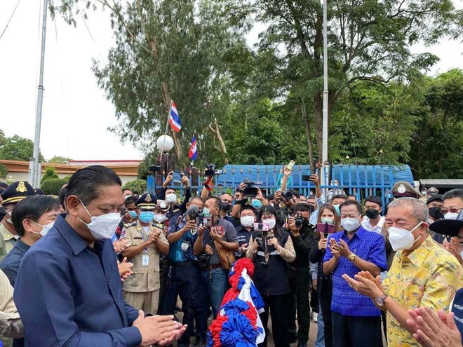 ក្រោយ​​​​​​បិ​ទ​អ​ស់ជា​ង​២​ឆ្នាំ​ ​ដោ​​យ​វិប​ត្តិ​កូ​វី​ដ​១​៩ ​ច្រ​កព្រំ​ដែ​ន​អូ​ស្មា​ច់​ ​ត្រូវ​បា​ន​បើ​ក​ដំ​ណើ​រ​កា​រឡើងវិញ