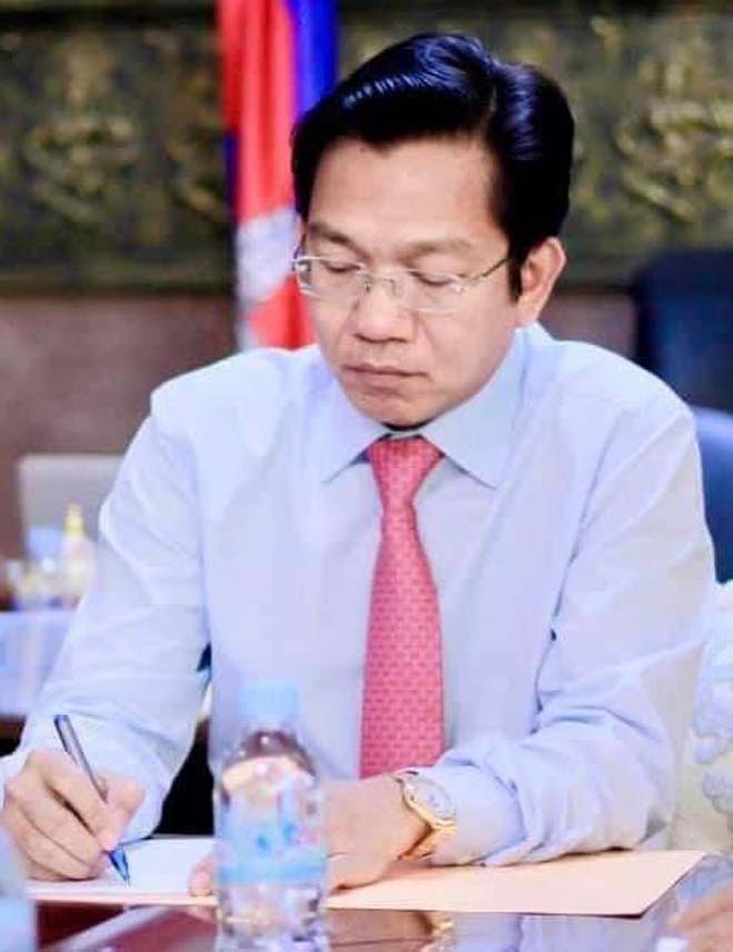 ឯកឧ​​ត្តម​ ​ ​ហ៊ុ​យ​ ​ ​វ​ណ្ណ​:​ ​ ​បា​ន​មា​ន​ប្រ​​សា​ស​ន៍​ថា ៖​ ​ ​«​សិ​ទ្ធិ​​ប​ញ្ចេ​ញ​ម​តិ​ ​នៅ​ក្នុ​ង​​វ​ប្ប​ធ​ម៌​ខ្មែ​រ​យើង​​»