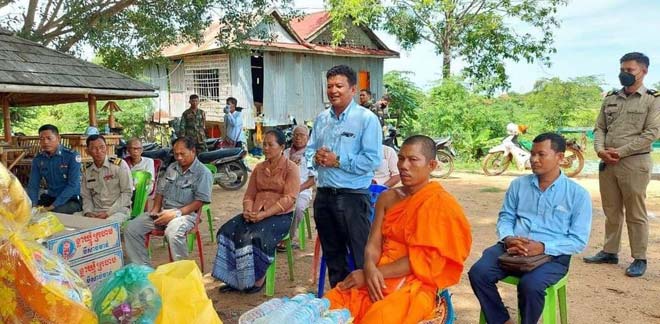 លោកជំទាវ តុង ណារី  នាំយកទេយ្យទាន បច្ច័យ របស់ឯកឧត្តម ស៊ុន សុវណ្ណារិទ្ធិ ឯកឧត្តម ឡុង ឈុនឡៃ ,ឯកឧត្តមឧកញ៉ា ទៀង ថៃ និង លោកជំទាវ វណ្ណ លុយ និង ព្រះទេពមុនី សុខ ថាន ប្រគេន ព្រះចៅអធិការ វត្តទួលព្រះវិហារក្នុង ស្ថិតក្នុងឃុំកោះថ្កូវ ស្រុកជលគីរី