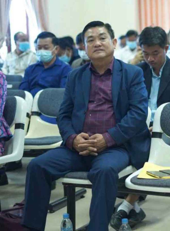កុំខ្លាំង ​៖​ ​​សម្តេច​ ​ហ៊ុ​ន​ ​សែ​ន​ ​​ចេ​ញ​​​អ​នុ​ក្រឹ​ត្យ​​ ​ដក​​តំ​ណែ​ង ​​លោ​​ក​​​ភូ លិ ​​អ​ភិ​បា​ល​រ​ង​​​ខេ​ត្ត​​​កែ​ប​ ​​ដែ​ល​​ប្រើ​​​អំ​ពើ​ហិ​ង្សា​ ​និ​ង​​​បៀ​ត​បៀ​ន​ ​​លើ​​​ស្ត្រី​​​២​​​នា​​ក់​​​