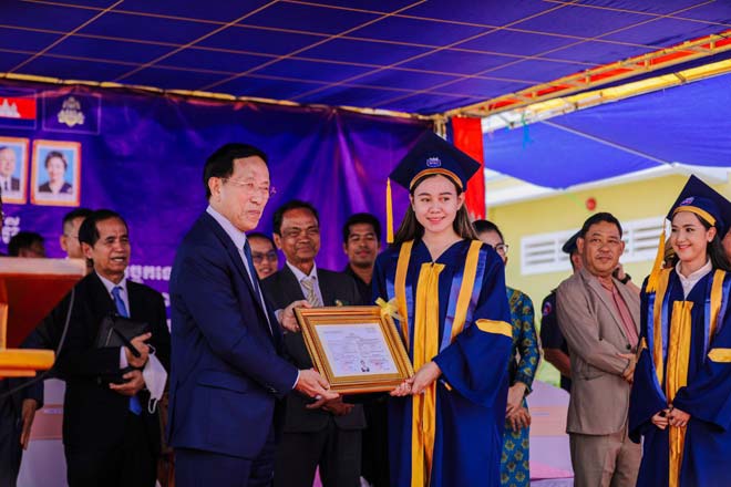 ​​យុ​វ​​​ជ​​​ន ​​​​ត្រូ​​​វ​​​ចេះ​​​​ប្តូ​​​រ​​​ផ្ន​​ត់​​​គំ​​​​និ​​​ត​ ​ពី​​​​ធ្វើ​​​​​កា​​​រ​​​ឱ្យ​​​គេ​ ​​​ទៅ​​​​ជា​​​ថៅ​​​កែ​​​រ​​​ប​​​ស់​​គេ​​​វិ​​​ញ​​​ម្ត​​​​ង​​​ ​​​ទើ​​​ប​​​ជី​​​វ​​​​​ភា​​​ព​​​ល្អ​​​ប្រ​​​សើ​​​រ​