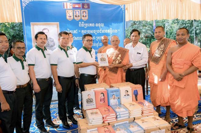 សា​លាអ​នុ​​គ​ណ​ស្រុក​រ​លា​​ប្អៀ​រ​ ​ទ​ទួ​ល​បា​ន​សៀ​វ​ភៅ​ ​”​កូ​ន​ប្រុស​​ច្ប​ង​ដ៏​មា​ន​ឥ​ទ្ធិ​ព​ល​”​ ​និ​​ង​សៀ​វ​ភៅ​ស​ម្តេ​ច​តេ​ជោ​ ​ស​​ម្តេ​ច​កិ​ត្តិ​ព្រឹ​ទ្ធ​ប​ណ្ឌិ​ត​ ​ស​រុប​ចំ​នួ​ន​ ​២​៤​០​​ ច្បា​​ប់​