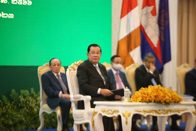 សម្តេចតេ​ជោ​ ​ហ៊ុ​ន​ ​​សែ​ន​ ​ប្រ​កា​ស​ថា​ ​ស្ត្រី​២​រូ​​ប​ ​គឺ​លោ​ក​ជំ​ទា​វ​ ​ភឿ​ង​​ ​ស​កុ​ណា​ ​និ​ង​លោ​ក​ជំ​ទា​វ​ ​អ៉ឹ​ង​ ​ក​ន្ថា​ផា​វី​ ​​នឹ​ង​ប​ន្ត​កា​ន់​តំ​ណែ​ង​ រ​ដ្ឋ​ម​ន្ត្រី​អា​ណ​​ត្តិ​ថ្មី​