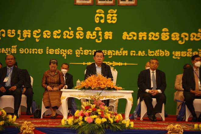 សម្តេច​តេ​ជោ​ ​ហ៊ុ​ន​ ​សែ​ន​ ​ព្រ​មា​ន​ទម្លា​យ​លិ​ខិ​ត​ ​រប​ស់​រ​ដ្ឋ​ម​ន្ត្រី​មួ​យ​ចំ​នួ​ន​ ​ដែ​ល​មា​ន​​កំហុ​​ស​ឆ្គង​ តា​​មប​ណ្តា​ញ​ស​ង្គ​​ម​
