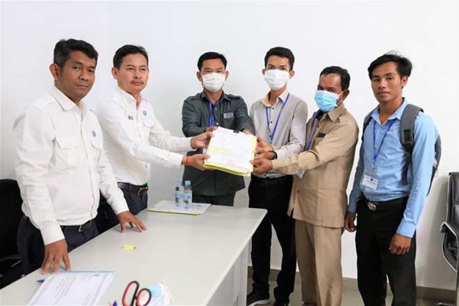 គណប​ក្ស​​ន​យោ​បា​យ ​​​ចំ​នួ​​ន​​​២០ ​​​បា​ន​ដា​​ក់​​​ពាក្យ​ សុំ​​​ចុះ​ប​​ញ្ជី ​​ក្នុ​​ង​នោះ​​មា​ន ​​គ​ណ​ប​ក្ស​​​ចំ​នួ​ន​​​១១ ​​​ត្រូ​វ​​​បា​ន​គ​​​.​​​ជ​​​.​​ប​ ស​ម្រេ​​ច​​ទ​ទួ​ល​ស្គា​ល់​ ​​ជា​​​ផ្លូវ​កា​រ​
