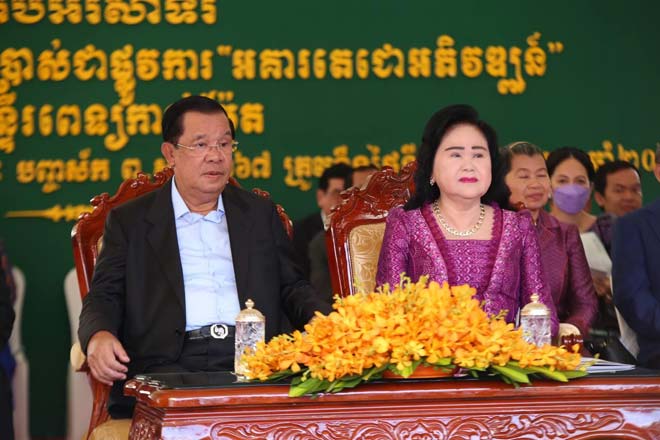 សម្តេចតេ​ជោ​ ​ហ៊ុ​ន​​ ​សែ​ន​ ​ប​ញ្ជា​ក់​ឡើ​ង​វិ​ញ​ថា​ ​កា​រ​​មិ​ន​លើ​ក​លែ​ង​ទោ​ស​ឱ្យ​ ​​លោ​ក​ ​«​កឹ​ម​ ​សុ​ខា​»​ ​តា​ម​កា​រ​អ​ន្ត​រា​គ​ម​ន៍​ ​ដោ​យ​សារ ស​ម្តេ​​ច​មិ​ន​ទុ​ក​ចិ​ត្ត មិ​ត្ត​ប​​រ​ទេស ដែ​ល​ធ្វើ​​ន​យោ​បា​យ ចា​ប់​ដៃ​ជា​ន់​ជើ​ង​