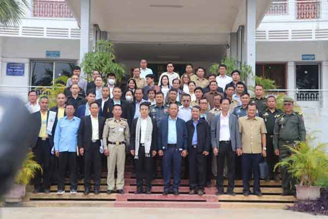 កម្ពុជា​-​​​ថៃ​​ ​ជួ​ប​ពិ​ភា​ក្សា​​​គ​ម្រោ​ង​​​ស្នើ​សុំ​​​បើ​ក​​​ច្រ​ក​ព្រំ​ដែ​ន​​​ថ្មី​​​​តំ​ប​ន់​ភ្នំ​​​ឆ័​​​ត្រ​​​ ស្រុ​ក​​​ស្វាយ​ចេ​ក