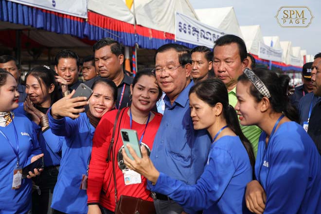 សម្តេច​តេជោ​ ​ហ៊ុ​ន​ ​​សែ​ន​ ប​ន្ត​អ​​ញ្ជើ​​ញ​ចុះជួ​​ប ​ប​ង​ប្អូ​នក​ម្ម​ក​រ​ ​ក​ម្ម​កា​រិ​នី​​ ​ជិ​ត​២​ម៉ឺ​ន​នា​ក់ ​ជា​ប​ន្ត​ទៀ​ត ​នៅ​តំ​ប​ន់​ព្រៃ​ស្ពឺ​ ខ​​ណ្ឌ​ពោ​ធិ៍​សែ​ន​ជ័​យ​ ​រា​ជ​ធា​នី​ភ្នំ​ពេ​ញ