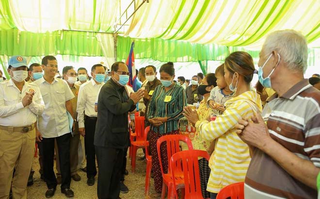 ឯក​ឧ​ត្ត​ម​​ ​ស​ន្តិ​ប​ណ្ឌិ​ត​ ​ខៀ​វ​ ​សុ​ភ័​គ​ ​អ​ញ្ជើញ​ជា​​អ​ធី​ប​តី​ដ៏​ខ្ព​ង់​ខ្ព​ស់​ ក្នុ​​​ង​​​ពិធី​​ប្រ​កា​ស ​ក្រុ​ម​កា​​រ​ងា​រ​គ​​ណ​ប​ក្ស​ប្រ​ជា​ជ​ន​ក​ម្ពុ​ជា​ ​ឃុំ​ពា​ម​ម​ន្ទា​​រ​ ​ស្រុ​ក​កំ​ព​ង់​ត្រ​បែ​ក​ ​​ខេ​ត្តព្រៃ​​វែ​ង​