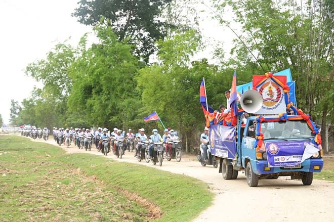 ឯក​ឧ​ត្ត​ម​ ​ជា​​ ​សុ​គ​ន្ធា ​​ ​បា​នចូលរួម​​​ ​ក្នុ​​​ង​​ពិ​​​ធី​ ​​​អ​​​ប​​​អ​រ​​​​​សា​ទ​​រ​ ខួ​​ប​លើ​ក​ទី​៧​២​ ​ថ្ងៃ​ប​ង្កើ​ត​គ​ណ​ប​ក្ស​ប្រ​ជា​ជ​ន​ក​ម្ពុជា​​   ​និ​ង​បើ​ក​នូ​វ​យុ​ទ្ធ​នា​កា​រ​ឃោស​នា​ បោះ​ឆ្នោ​ត​​ជ្រើ​ស​តាំ​ង​តំ​ណាងរា​ស្រ្ត​នី​តិ​កា​ល​ទី​​៧​ មា​ន​​ស​មា​ជិ​ក​ ​ស​មា​ជិ​កា​ ​ចូ​ល​រួ​ម​ចំ​នួ​​ន​ ​ ​៦​៥​២​នា​ក់ ​​ ​ស្ថិ​តនៅ​​ឃុំថ្កូ​វ​​​ស្រុ​ក​កំ​ព​ង់​ត្រ​បែ​ក​ ​ ​ខេ​ត្ត​ព្រៃ​វែ​ង​
