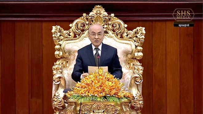 ព្រះ​មហា​​ក្ស​ត្រ ​ចេ​ញ​ព្រះ​រា​ជ​ក្រឹ​ត្យ​ ប​ញ្ច​​ប់​តំណែ​ង​ ​​និង​តែង​តាំ​​ង ​​ថ្នា​​​ក់​​​​ដឹ​​​កនាំ​ខុ​ទ្ទ​កា​ល័​​យ​ ​និង​​ពិ​ធី​កា​រនា​​យក​​រ​ដ្ឋ​ម​ន្ដ្រី​