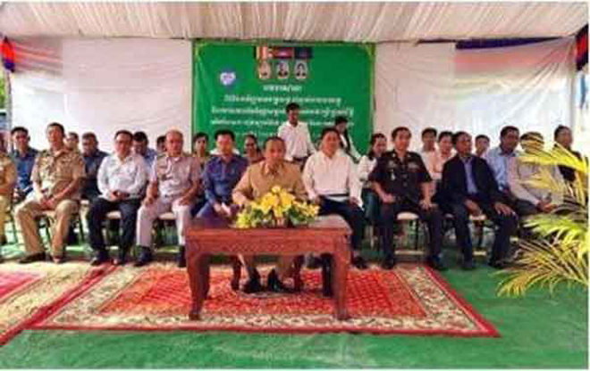 លោក ស្វាយ សំអ៊ាង អភិបាលខេត្តស្ទឹងត្រែង ណែនាំឲ្យ អាជ្ញាធរពាក់ព័ន្ធ ចាត់វិធានការ អ្នកដែលកាប់ទន្ទ្រានដី ដោយខុសច្បាប់