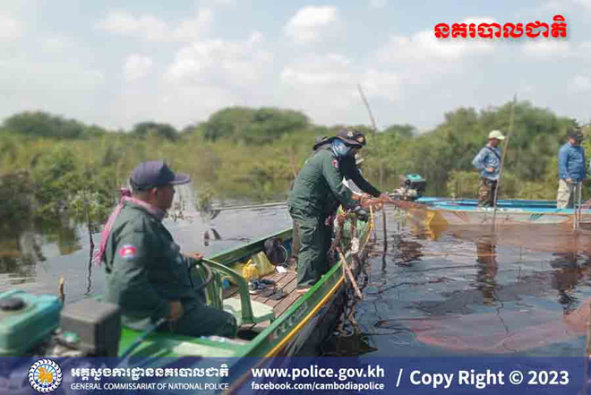 សមត្ថកិ​​ច្ច ​ចុះ​ប​ង្ក្រា​ប​ ​ប​​​ទ​ល្មើ​ស​​នេ​សា​ទ​ខុ​ស​ច្បា​ប់​ ​ក្នុ​ង​ភូ​មិ​សា​ស្ត្រ​ស្រុ​ក​ស​ង្កែ​ ​និ​ង​ដុ​ត​បំ​ផ្លា​ញ​វ​​ត្ថុតា​ង​ ​ចោ​ល​នឹ​ង​ក​ន្លែ​​ង