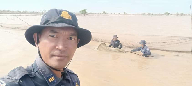 បទ​ល្មើ​ស​នេសា​​ទ ​រ​បាំ​ង​ស្បៃ​មុ​ង​ ​ត្រូ​វក​ម្លាំ​ង​ក​​ងរា​ជ​​អាវុ​ធ​ហ​ត្ថ ស្រុ​ក​ជ​ល​គិរី​ ចុះ​រុះ​រើ​បំ​ផ្លា​​ញ​ចោ​ល១​០​ក​ន្លែ​ង​