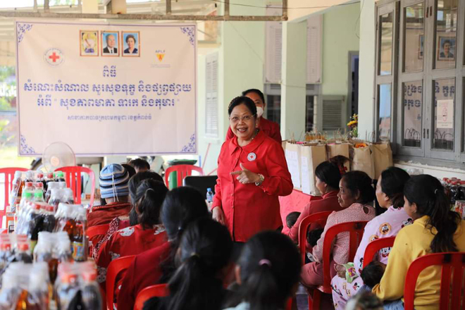 លោ​ក​ជំ​ទា​វ​ ​ ​ម៉ែ​ន​ ​ ​នា​​រី​​សោ​ភ័​គ​ និ​​ង​លោ​ក​ជំ​ទា​វ​ ​ ​លំ​ ​ ​គ​ន្ធា​រី​ អ​ញ្ជើញ​ចុះ​សួ​រ​សុ​ខទុ​ក្ខ​ ​ ​និ​ង​ចែ​ក​អំ​ណោ​យ​​មនុ​ស្ស​ធ​ម៌​ ​ ​​ជូ​នដ​ល់​​ស្ត្រី​ទើប​ស​ម្រា​ល​កូ​ន​រួ​ច  ​ ​និ​ងត្រៀ​ម​ស​ម្រា​ល​កូ​ន​ នៅ​ម​​ណ្ឌ​ល​សុ​ខ​ភា​ពព្រៃ​​ប្រ​ស់​