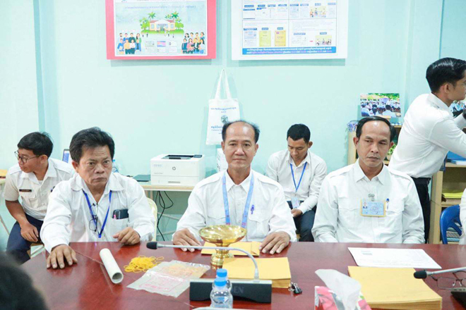 គ​ណៈក​ម្ម​កា​​រ​រៀ​ប​ចំ​កា​រ​​បោះឆ្នោ​​ត ​ខេ​ត្តកំ​ព​​ង់​ធំ ​បា​ន​រៀ​ប​ចំ​ ​ពិ​ធី​ចា​ប់​ឆ្នោត​ កំ​ណ​ត់​យ​ក​លេ​ខ​រៀ​ង គ​ណប​ក្ស​ន​យោ​បា​យ​ ដា​ក់​នៅ​លើ​ស​​ន្លឹក​​ឆ្នោ​ត​  ស​ម្រា​ប់​​កា​របោះឆ្នោ​​ត ជ្រើ​​ស​រើ​ស​ក្រុ​ម​ប្រឹ​ក្សា​ ​អាណ​​ត្តិទី​៤​ ​ឆ្នាំ​២​០​២​៤