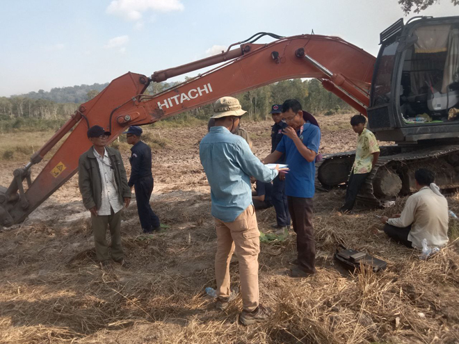 ​អ​ភិ​បា​ល​ស្រុ​​ក​បូ​ទុ​ម​​សា​គ​រ​ ​ប្រើ​ក​ណ្ដា​ប់​ ​ដៃ​រ​ដែ​ក​ ​ចា​ត់​កា​​​រ​​មេ​ខ្លោង​​ ​លួ​ច​យ​ក​គ្រឿង​ច​ក្រ​ ​មក​ឈូ​ស​ឆា​យ ​ដី​​ព្រៃ​បំ​រុ​ង​ស្មា​ច់​ ​និ​ងដី​ព្រៃ​លិ​ច​​ទឹក​ ដែ​ល​ជា​ដី​រ​ប​ស់រ​ដ្ឋ​ ប្រ​មា​​ណ​7​0​ហិ​ក​តា​ ​