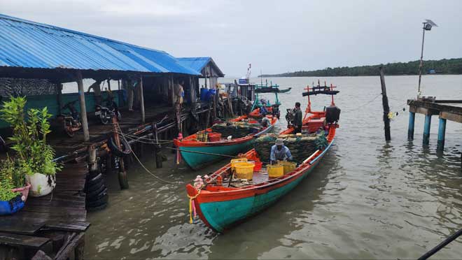 ជំ​នា​ញ​​ជ​​ល​​​ផ​​ល​ ស្រុក​បូ​​​ទុ​​​​ម​​​សា​​​គ​រ​​​ ​ចា​​​ប់​​​បា​​​ន​​​​ទូ​ក​២​​គ្រឿង​​​​ឆ្ល​​​ង​​​​ខេ​​​ត្ត​ ប្​រើ​​ល​​​ប​​​ប្រើ​​ស​​​មុ​​​​ខ​​​១​​​០​​​០​​​​ ​​​ឬ​​​ល​ប​ក​​​ន្ទុ​​​យ​​​​ក​​​ណ្ដុ​​​​រ​​ ​​​ជា​​​ប​​​​ទ​ល្មើ​​​ស ​​​បំ​​​ផ្លា​​​ញ​​​ធ​​​ន​​​ធា​​​ន​​ស​​​មុ​​​ទ្រ​ ​​​យ៉ា​​​ង​​​ធ្ង​​​​ន់​​​ធ្ង​​​រ​​​
