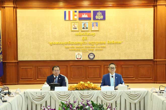 នៅក្នុ​ង​ឆ្នាំ​​​២​០​​​​២​​​៣​​​ ​​​​​ព​​​ល​​​រ​​​ដ្ឋ​​​ក​​ម្ពុ​​​ជា​​​ ​​​​ចេ​​​​​ញ​​​ទៅ​ព្យា​​​​​បា​​​ល​ ​នៅ​​​ក្រៅ​​​ប្រ​ទេ​​​ស​​​​ ​ច​​​ន្លោះ​​​ពី​​​២​​​​​​០​​​-​​​២​​​៥​​​ម៉ឺ​​​ន​​​នា​​​​ក់​​​ ​​​បើ​​​​​​ធៀ​​​ប​​​នឹ​ង​​​កា​រ​ទ​​ទ​ួលពិនិត្យ​​ព្យា​បា​ល​ នៅ​ក្នុ​​ង​ស្រុ​ក ​ប្រមា​ណ​​ជិ​ត​១​៤លាននា​ក់​