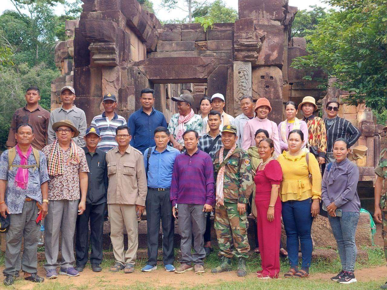 សម្តេចស​​ង្ឃ​ ​និ​ង​ភ្ញៀ​វ​ក្នុ​ង​​-​ក្រៅ​ខេត្ត​ ​ច្រើន​​កុះ​ករ ​ប​​ណ្តា​ក់​គ្នា ទៅ​​ទ​ស្ស​នា ​ប្រា​សា​ទ​តា​មា​ន់​ធំ លើ​​ខ្ន​ង​ភ្នំ​ដ​ង​រែ​ក ​ខេ​ត្ត​ឧ​ត្ត​រ​មា​ន​ជ័​យ