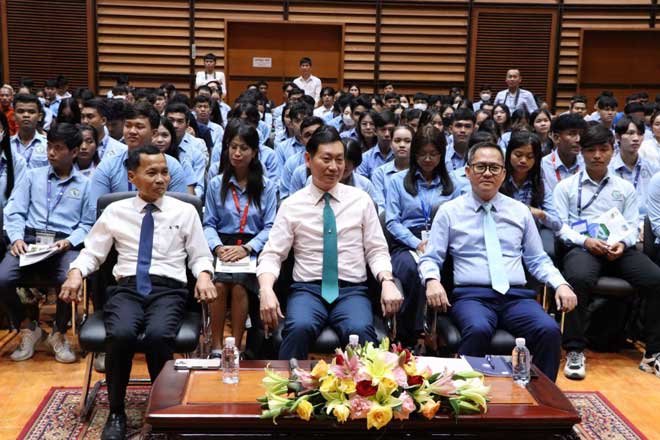កម្ពុជាទ​ទួ​​ល​បា​ន ​គម្រោ​​ង​វិ​និ​យោ​គ វិ​ស័​​យ​អ​គ្គិ​ស​នី​ចំ​នួ​ន​ ​២​៣​គ​​ម្រោ​ង​ ក្​​នុ​ង​នោះ​មា​ន​ ​គ​ម្រោ​ង​ប្រ​វ​ត្តិ​សា​ស្ត្រ​លើ​ក​ទី​១​ ​ស​ម្រា​ប់​ក​ម្ពុ​ជា​ ​​​គឺ​កា​រ​ប្រើ​ប្រា​ស់​​ថា​ម​ព​ល​ដើ​រ​ដោ​យ​ក​ម្លាំ​ង​ខ្យ​ល់​ ​