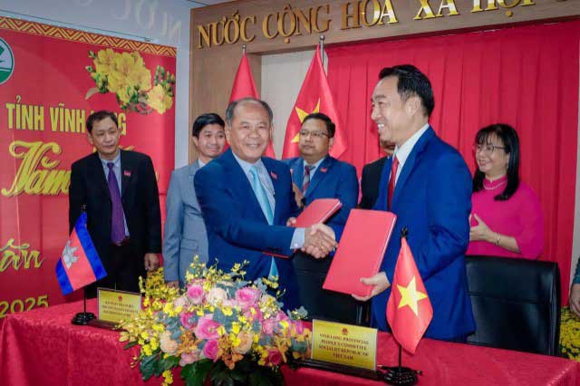 ខេត្តប​ន្ទាយ​មា​ន​ជ័​យ​ ក​ម្ពុ​ជា​ និ​ង​ខេ​ត្ត​វិ​ញ​ឡុ​ង​ ​វៀត​ណា​ម ចុះ​អ​​នុ​ស្ស​រណៈ​​នៃ​កា​រ​យោ​គ​យ​ល់​គ្នា​(​M​​o​U) ​ស​ម្រា​ប់​អ​នុ​វ​ត្ត​ប​ន្ត​៥​ឆ្នាំ​​ទៀ​ត​
