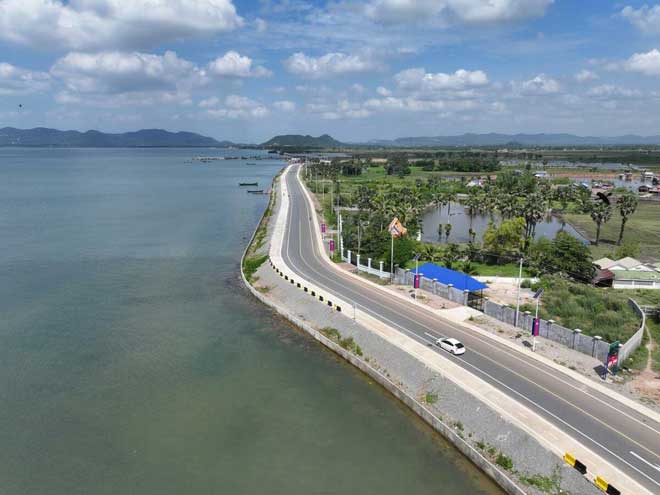 វិថីតេ​ជោ​ស​ន្តិភា​​ព​ឆ្នេ​រ​អ​ង្កោ​ល​ ​បា​ន​និ​ង​កំ​ពុ​​ងដើ​រ​​តួ​នា​ទី ជាខ្សែ​​ផ្លូ​វ​លើ​ក​ស​ម្រ​ស់​​ទេ​ស​ច​រ​ណ៍​ខេ​ត្ត​កែ​ប​