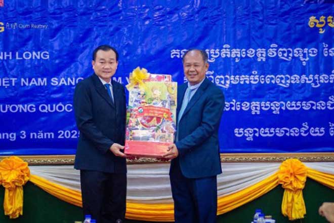 ខេត្តបន្ទាយមានជ័យ កម្ពុជានិងខេត្តវិញឡុង វៀតណាម បន្តពង្រឹងកិច្ចសហប្រតិបត្តការផ្នែកសេដ្ឋកិច្ច និងបច្ចេកវិទ្យា