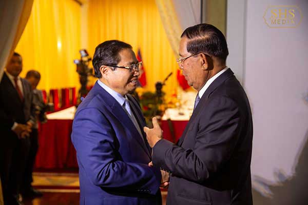 សម្តេចតេ​ជោ​​ ​ហ៊ុ​​ន​ ​សែ​ន​ ​អ​​ញ្ជើ​ញ​ជួ​ប​ពិ​ភា​ក្សា​កា​រ​​ងា​រ​ ​ជា​មួ​យ​ឯ​ក​ឧ​ត្ត​ម​ ​​P​H​​A​M​ ​M​​i​n​h​ ​C​h​i​n​h​ ​​នា​យ​ក​រ​ដ្ឋ​ម​ន្ត្រី​វៀ​ត​​ណាម​