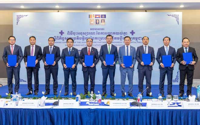 ចុះ​​​​អ​​​នុ​​​ស្សា​​​​រ​​​ណៈ​​​យោ​​​គ​​​​យ​​​ល់​​​​គ្នា​​​(​​​M​​​​o​​​U​​​)​ រវាង​​ឧ​​ក​ញ៉ា​ធំ​ៗ​នៅ​ក​ម្ពុ​ជា​ ​រួ​​ម​គ្នា​ប​ង្កើ​ត​ម​ន្ទី​រ​​ពេ​ទ្យ​ទំ​នើ​ប​​ធំ​មួ​យ​ ​​ដោ​យ​​ចំ​ណាយ​ទុ​ន​ ជា​ង៣​០​០​លា​ន​ដុ​ល្លា​រ​