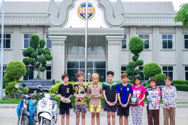 អាវុធ​ហ​ត្ថ​រា​ជ​ធា​នី​ភ្នំ​ពេ​ញ​ ​ឃា​​ត់​ខ្លួ​ន​ជា​ប​ន្ត​ប​ន្ទា​ប់​ ​ក្មេ​ង​ទំ​នើ​ង​ប្រុ​​ស​ស្រី​ ​​០៨​នា​​ក់ ​ក​រ​ណី​ហិ​ង្សា​ដោ​យ​ចេ​ត​នា​