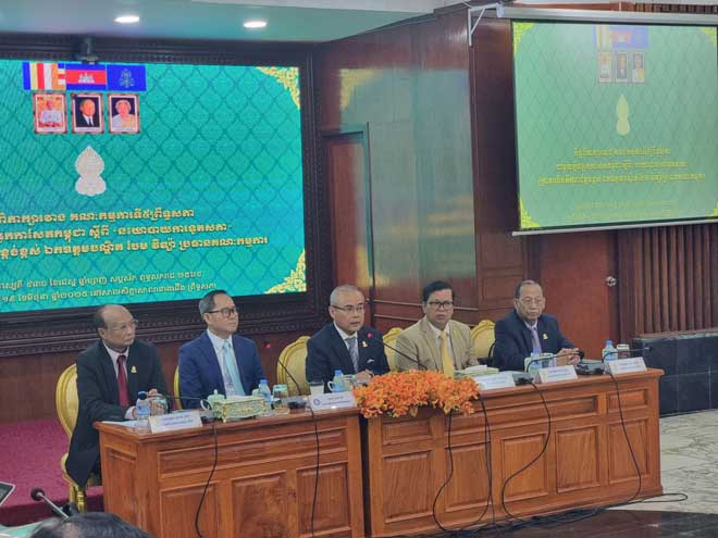 ព្រឹទ្ធ​សភា​​ ​រៀ​ប​ចំ​វេ​ទិ​​កា​ពិ​ភា​ក្សា​ ​លើ​ប្រ​ធា​ន​ប​ទ​ ​​“​ន​យោ​បា​យ​កា​រ​ទូ​​ត​ស​ភា​”​