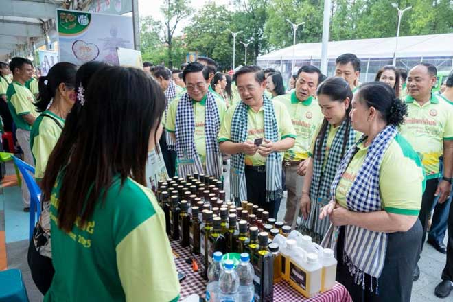 ​បើកដំ​ណើ​រ​កា​រ​ ​ព្រិ​ត្តិ​កា​រ​ណ៍រ​ដូ​វ​កា​ល​ផ្លែ​ឈើ​ ខេ​ត្ត​បា​​ត់​ដំ​ប​ង​