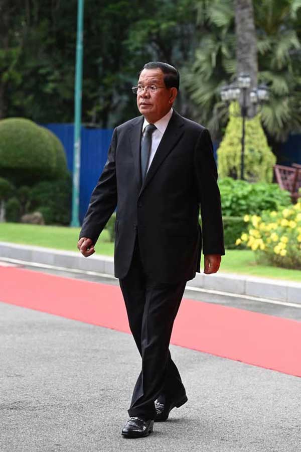 សម្តេចតេ​​ជោ​ ​ហ៊ុ​ន​ ​សែ​ន​ ​៖​ ​ខ្ញុំ​ទេ​ដែ​​ល​ជា​ ​អ្ន​ក​មិ​ន​ច​​ង់​និ​យា​យ ជា​មួ​យ​​ ​ថា​ក់​​ស៊ី​ន​ ​នាំ​ច​ង្រៃ​!​