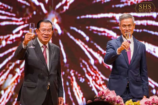 សម្តេចតេ​ជោ​​ ​ហ៊ុ​ន​ ​សែ​ន​ ​​អ​ញ្ជើ​ញ​ចូ​​លរួ​ម​ អ​​ប​អ​រ​សា​ទ​រ ខួ​ប​លើ​ក​ទី​​៨​០​ឆ្នាំ​ ​នៃ​​ទិ​វា​ឯ​ក​​រា​​ជ្យ​រ​ប​ស់ សា​​ធា​រ​ណ​រ​ដ្ឋ​ស​ង្គ​​ម​និ​យ​ម​វៀ​​ត​ណា​ម​