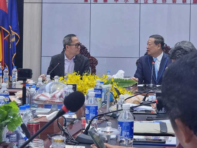ជំរុញ​ផ​លិ​ត ​និ​ង​គាំ​ទ្រ ផ​​លិ​ត​ផ​ល​ខ្មែ​រ គឺ​​ស្នេ​ហា​ជា​តិ​ ​ស្រ​ប​ពេ​ល​ពល​រ​​ដ្ឋ​ខ្មែ​រ ព​​ហិ​កា​រ​មិ​ន​ប្រើ​ប្រា​ស់​ផ​​លិ​ត​ផ​ល​ថៃ​​